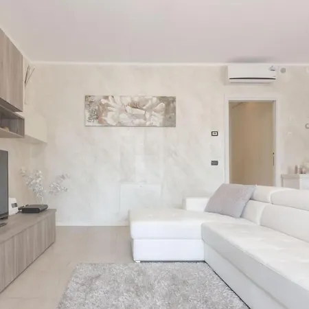Caseospitali - Casa La Vela, Raffinato Bilocale Con Balcone تْشيرنوسكو سول نافيلِ